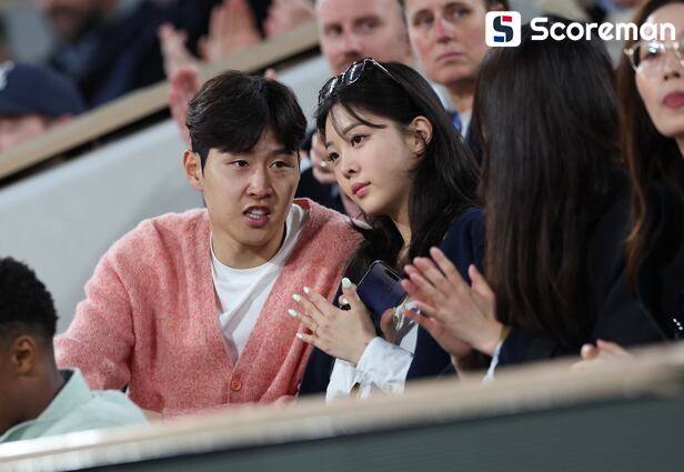 이강인, 열애설 '두산가 5세' 박상효씨와 공식석상서 잇단 포착